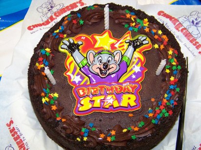Chuck E Cheese cake